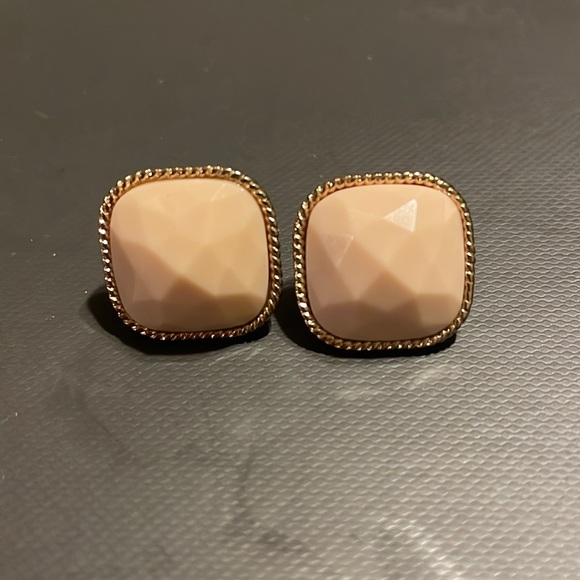 Express Earrings - Picture 1 of 3